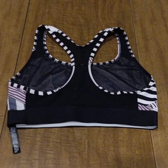 Victoria secret sports bra junior size small - Picture 3 of 4